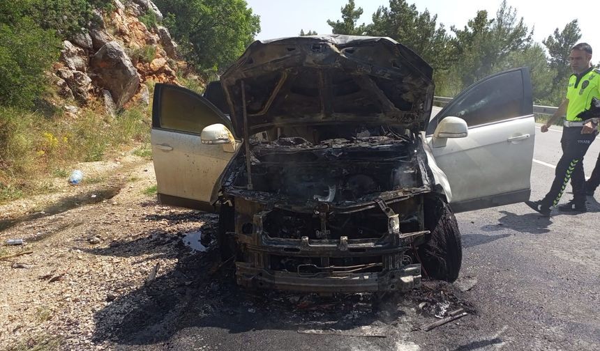 Antalya'da seyir halindeki cip alev aldı