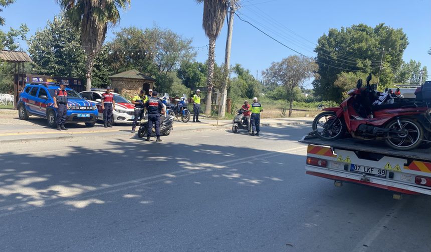 Antalya'da motosiklet sürücülerine ceza yağdı