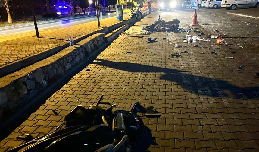 Çarpışan motosikletlerin sürücüleri öldü
