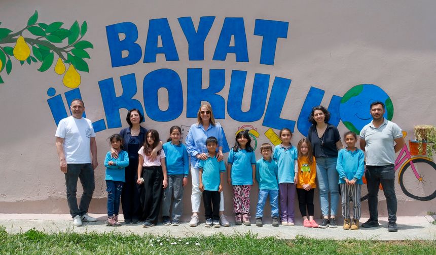 Korkuteli'de okul duvarında sanat