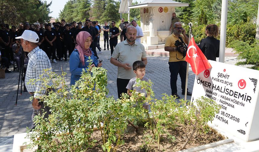 Şehit Ömer Halisdemir kabri başında anıldı