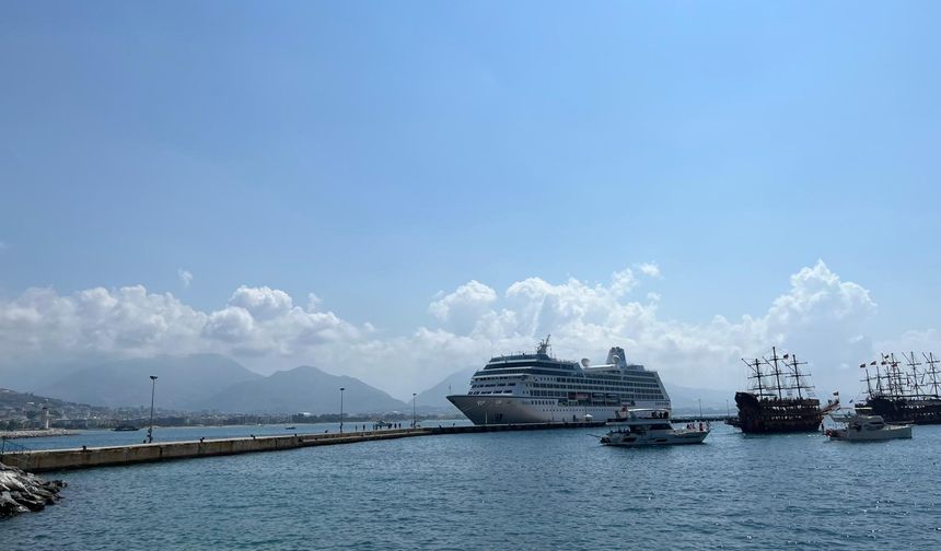 Dev kruvaziyer Alanya'da