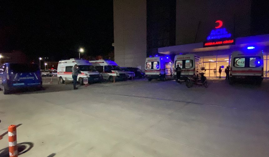 Jandarma aracı ile otomobil çarpıştı