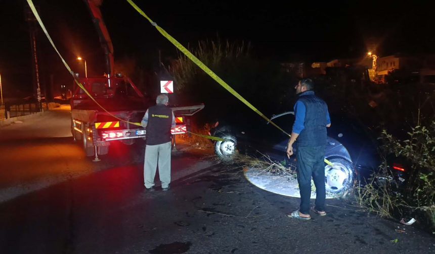 Antalya'da otomobil sulama kanalına uçtu