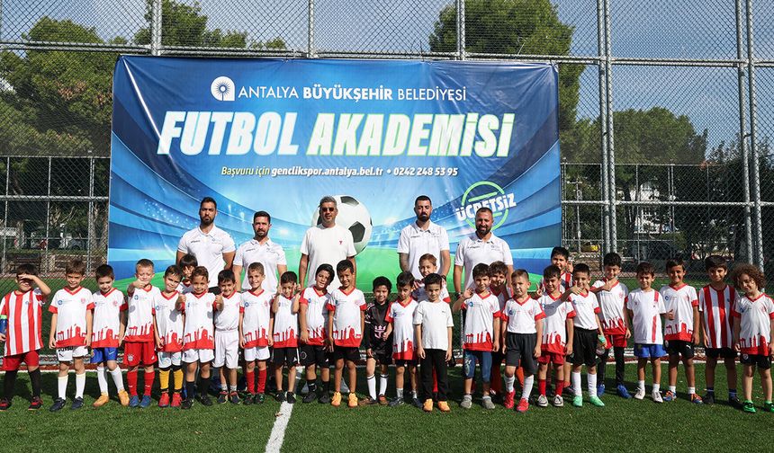 Futbol Akademisi'nde eğitime devam