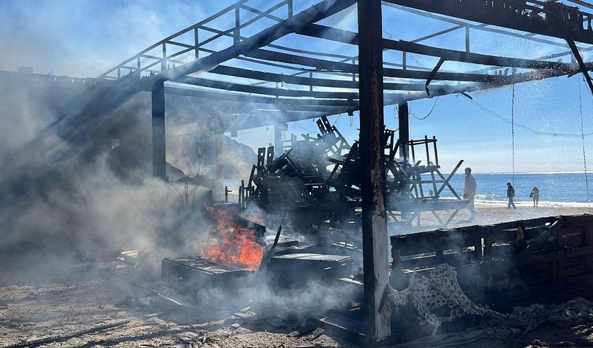 Plaj büfesinde yangın