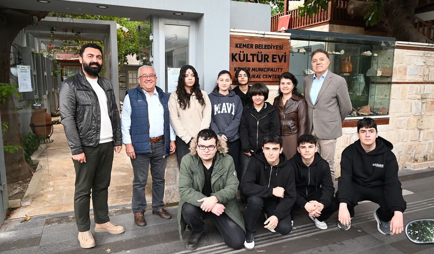 Kemer'de ziyaretçi akını