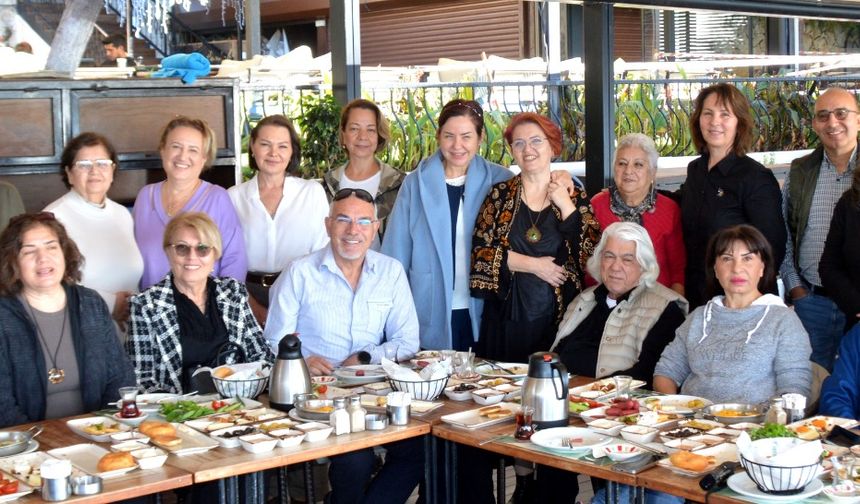 Sanatçılar kahvaltıda buluştu