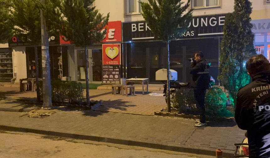 İş yerini kurşunlama anı güvenlik kamerasında