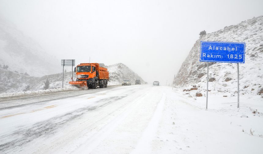 Antalya'da kar yağışı