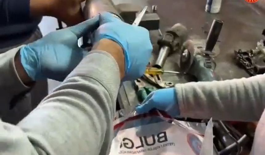 Otomobilin şaftında 17 kilo metamfetamin ele geçirildi