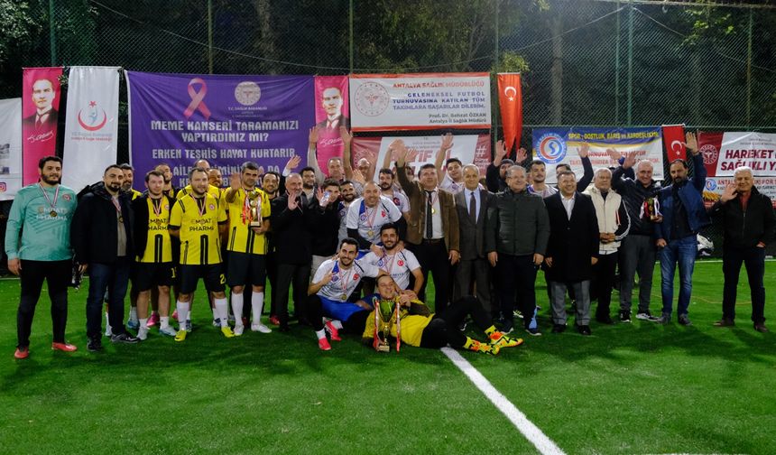 Sağlıkçılar sahada terledi