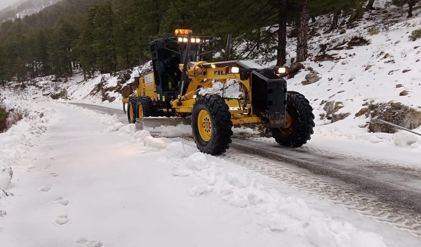 Alanya'da karla mücadele