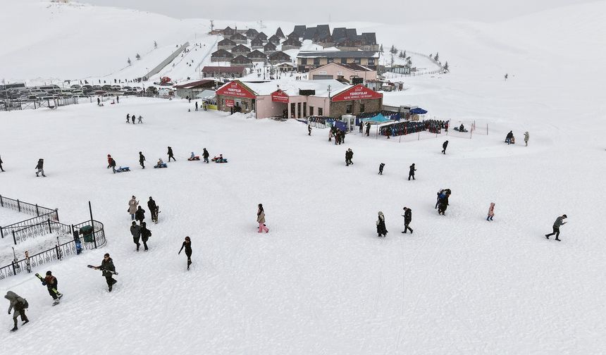 Akdeniz’in kayak merkezine yoğun ilgi