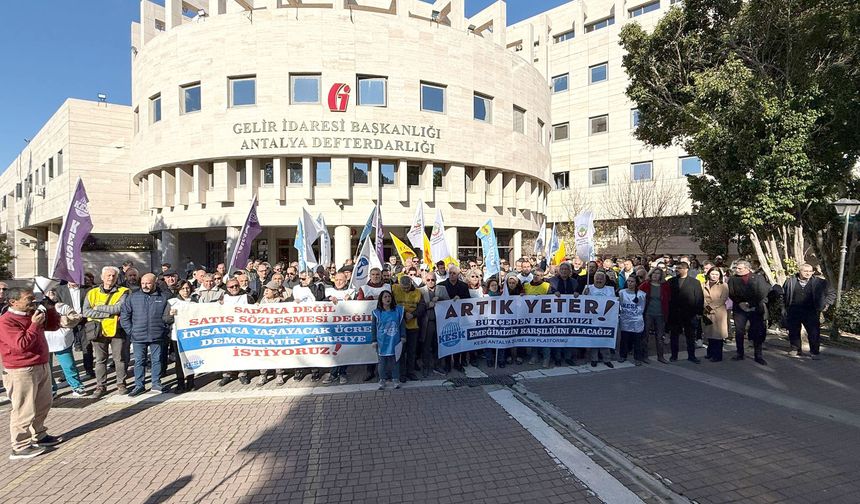 Kamu emekçileri iş bıraktı