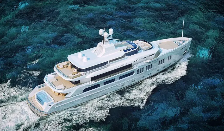 Amanda denize indiriliyor