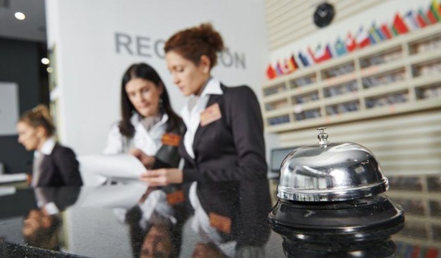 Turizm çalışanına 12 ay gelir talebi