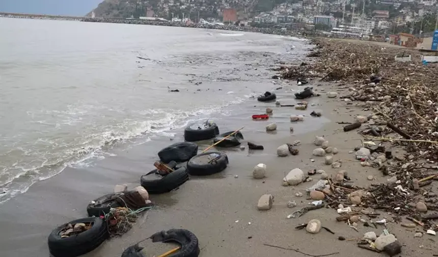 Antalya’da sahiller alarm veriyor