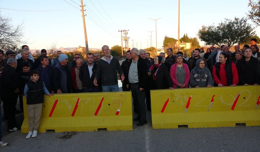 Manavgat'ta mahalle sakinlerinden yol isyanı