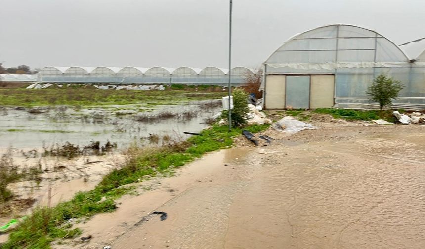 Aksu'da 23 mahallede 500 çiftçi zarar gördü