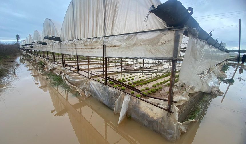 Aku'da sağanak hayatı felç etti