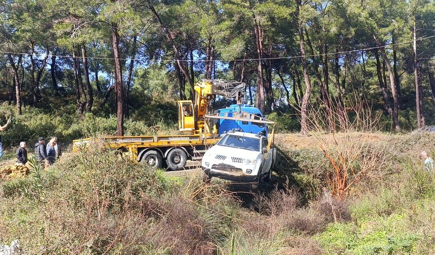 Manavgat'ta kamyonet dereye düştü