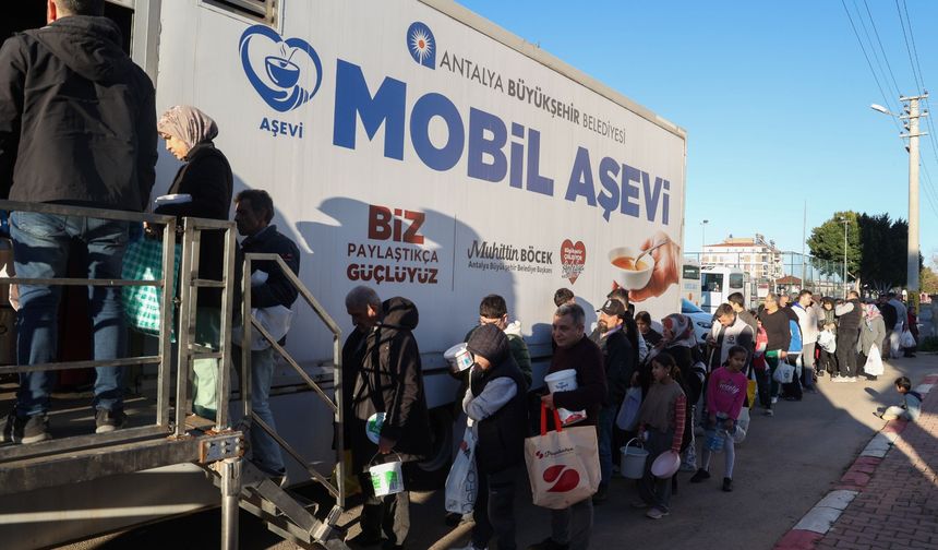 Aşevi ilk gün Hüsnü Karakaş'ta iftarı açtı