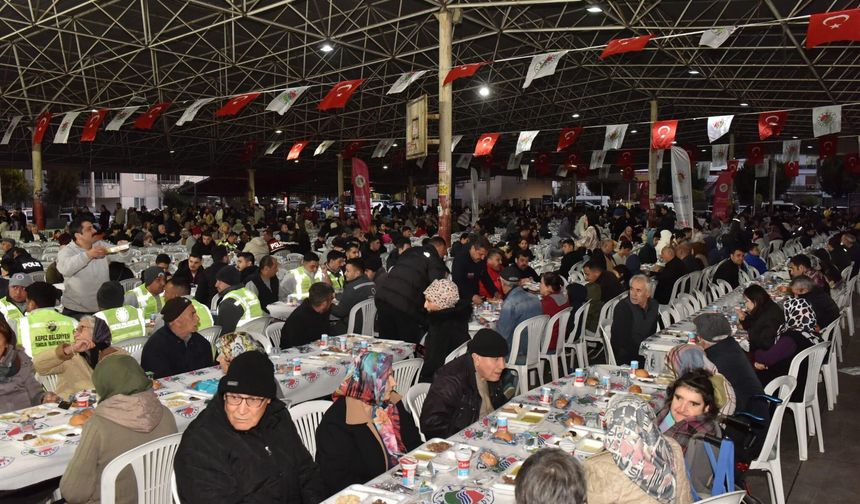 Kepez'de iftar sofraları devam ediyor