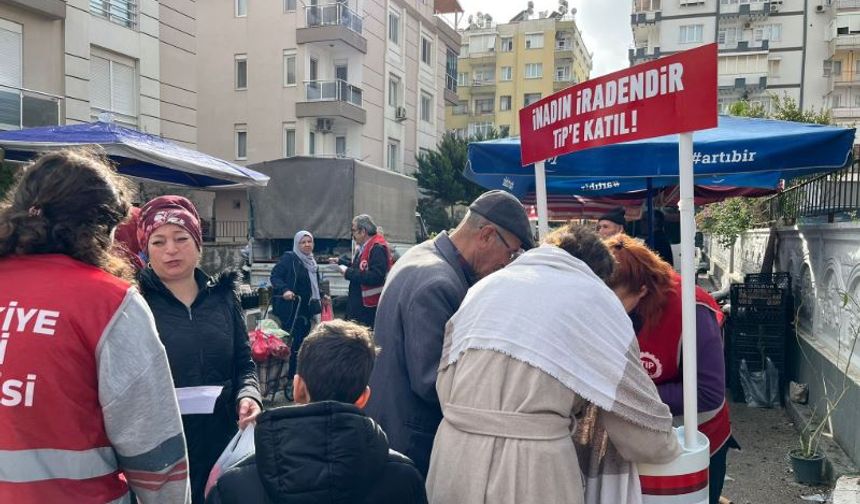 Okullarda yemek için Antalya’da imza kampanyası