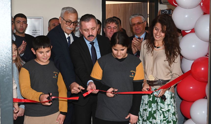 Göynük Ortaokulu'nda kütüphane açıldı