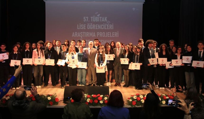 Genç bilimciler ödüllerini aldı