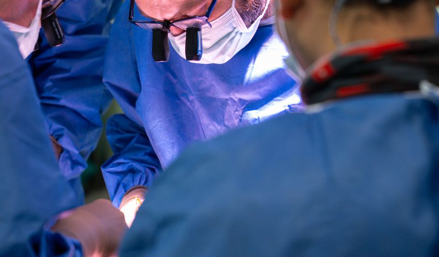 Robotik yöntemle karaciğer operasyonu