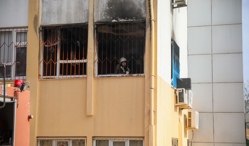 Antalya'da ilkokulda yangın çıktı