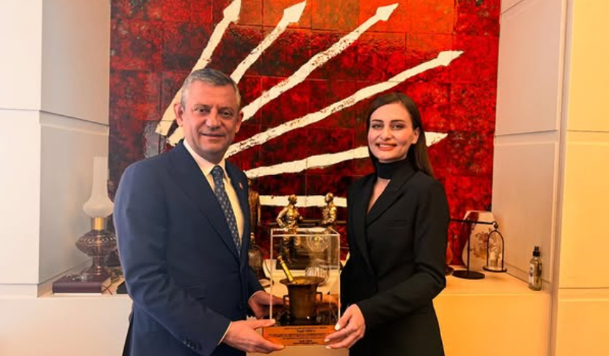 Saniye Caran, Özgür Özel’i ziyaret etti