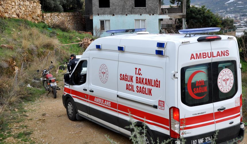 Antalya’da korkunç kaza! Karı-koca şarampole düştü