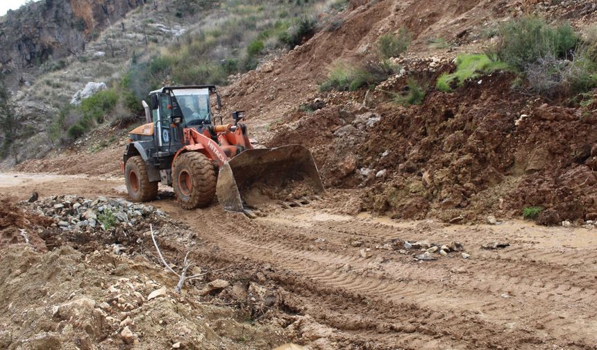 Büyükşehir'den yol mesaisi