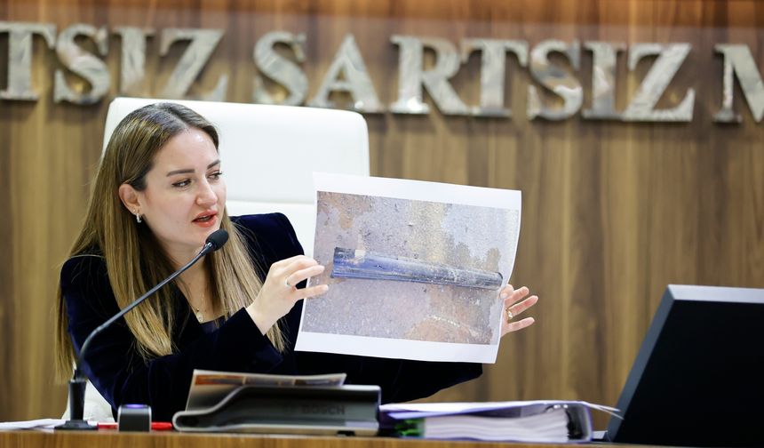 Meclis toplantısında fotoğraflı tartışma