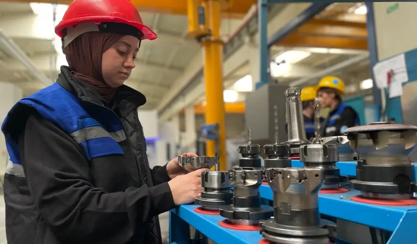 Kadınlar aynı işi daha düşük ücretle yapıyor