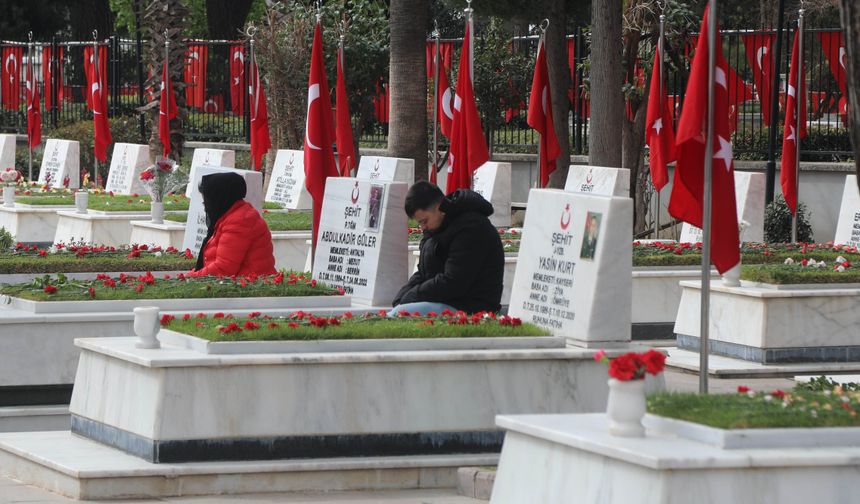 Arife günü kabirlerde duygusal anlar