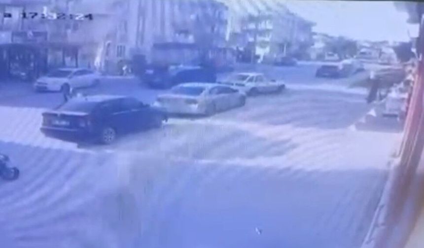 Manavgat'ta motosikletin metrelece savrulduğu anlar kamerada