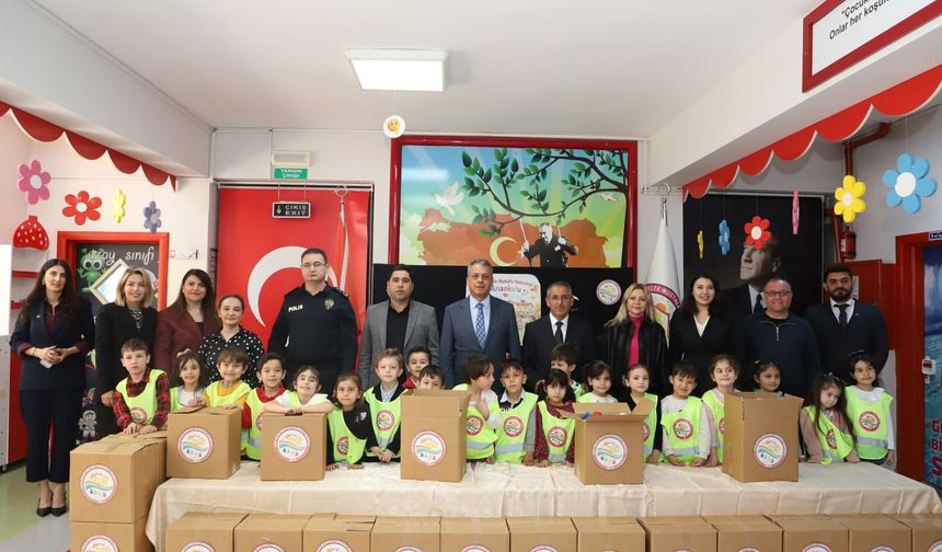 Aksu'da ihtiyaç sahiplerine Ramazan kolisi