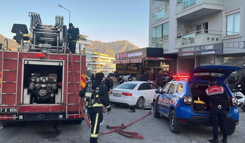 Balkonda çıkan yangın panik yarattı