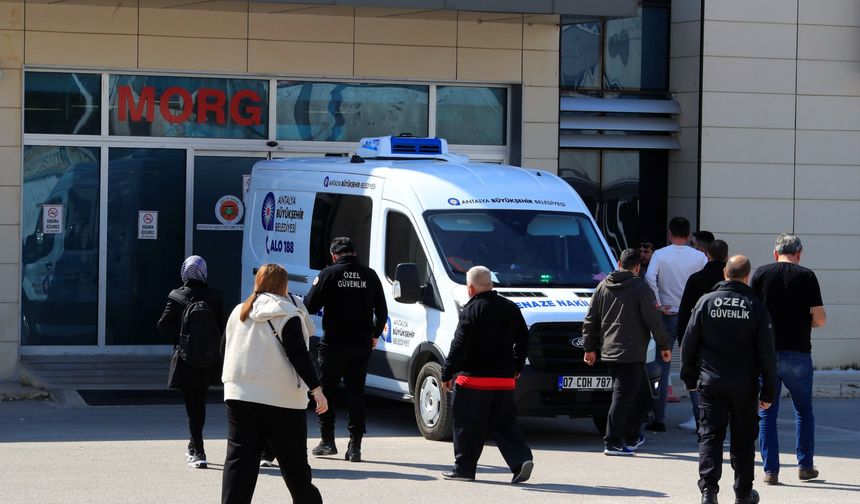 Bariyerlere çarpan motosiklet sürücüsü hayatını kaybetti