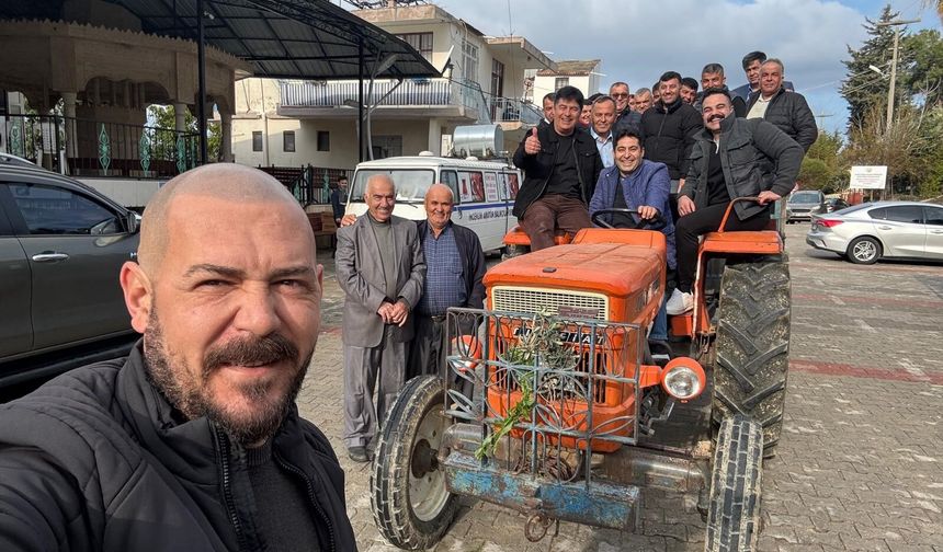 50 yıllık gelenek bozulmadı, traktörle mezarlık ziyareti