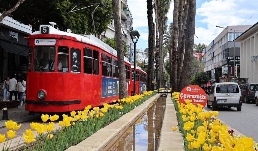 Antalya sokakları renklendi