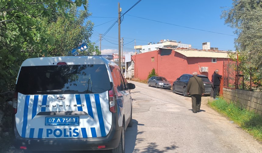 Evinde ölü bulundu