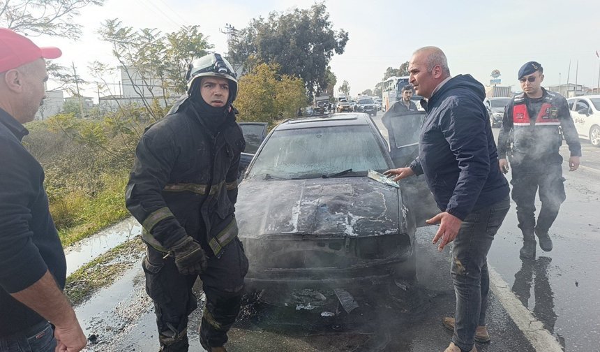 Yanan araca su tankeri ile müdahale