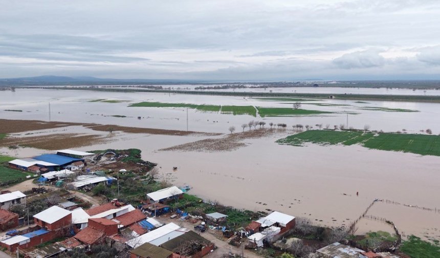 Tarım arazileri sular altında kaldı