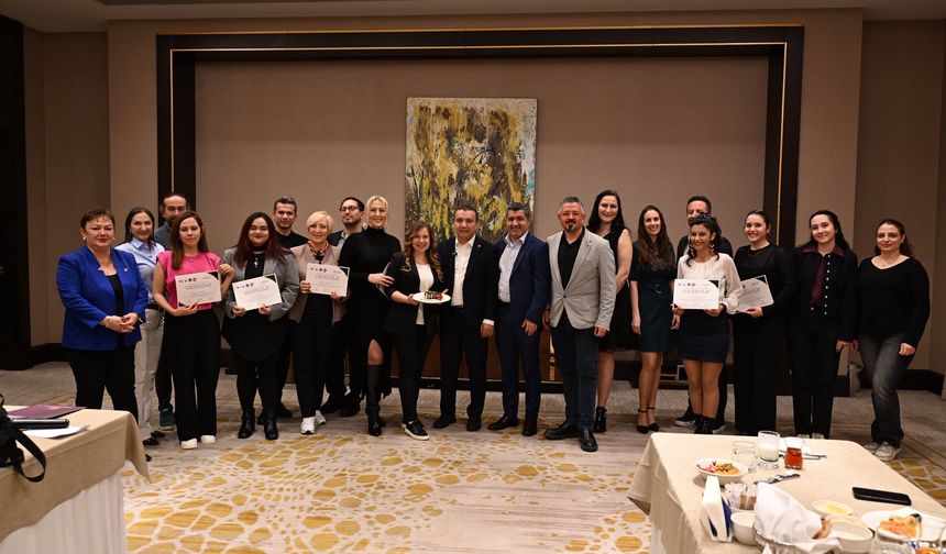 Antalyalı gazeteciler İngilizce sertifikalarını aldı