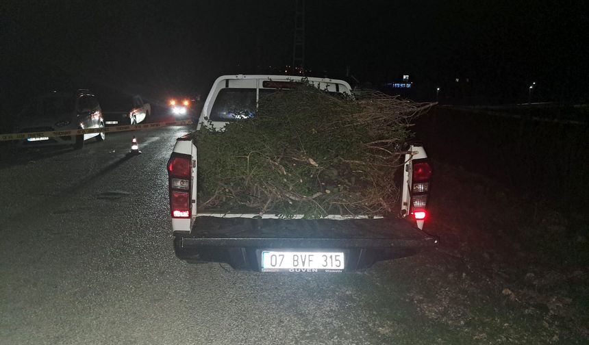 Serik'te kamyonetin kasasından düşen kadın öldü